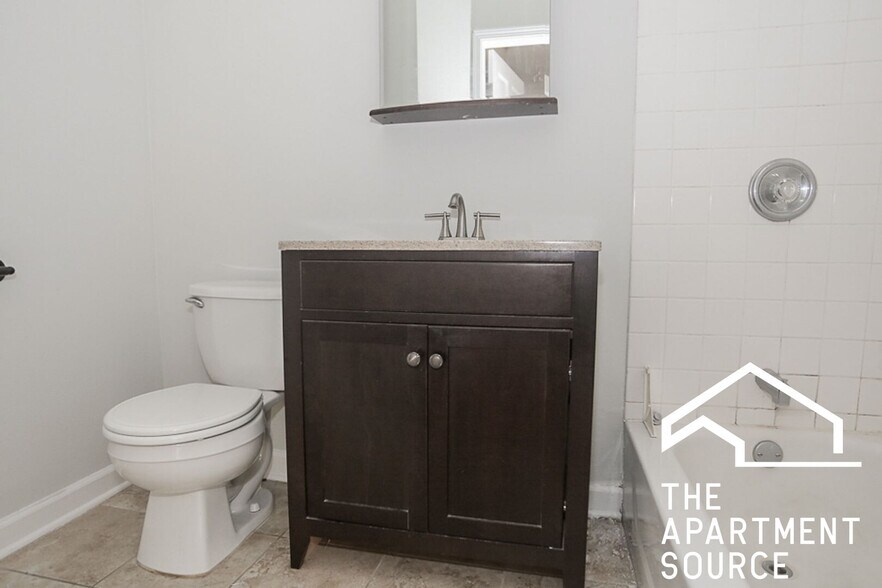 Building Photo - 3854 N Southport Ave