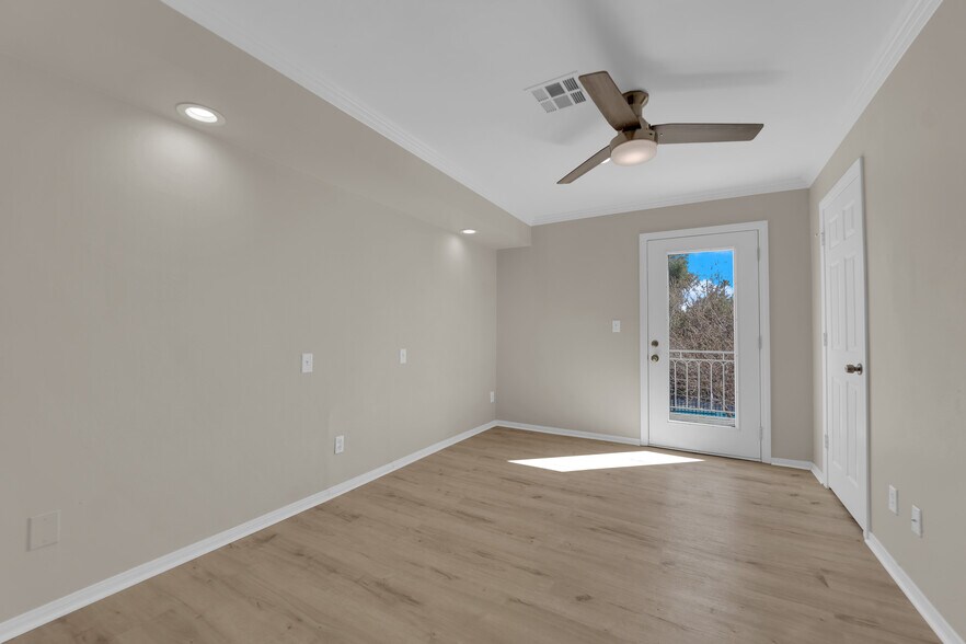 Building Photo - 710 Tam O Shanter