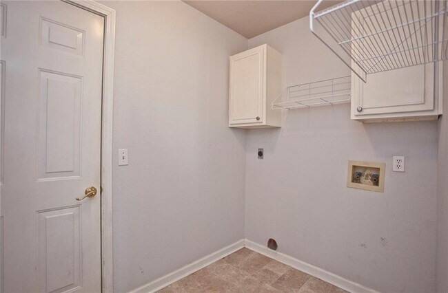 Building Photo - 281 Stein St