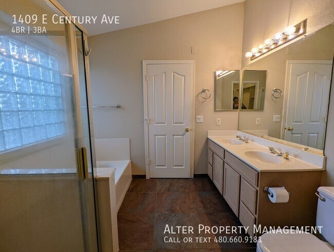 Building Photo - 4 Bedroom 2.5 Bath with Pool in Gilbert