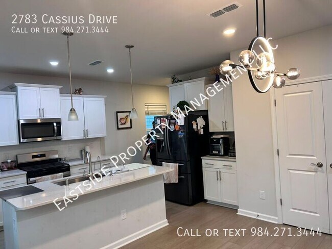 Building Photo - 2783 Cassius Dr