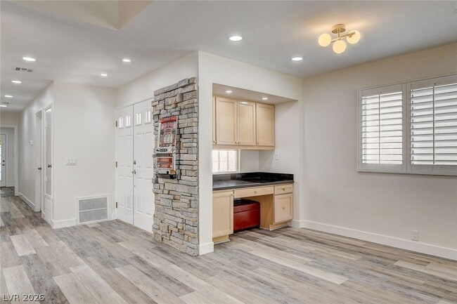 Building Photo - 2999 Bel Air Dr