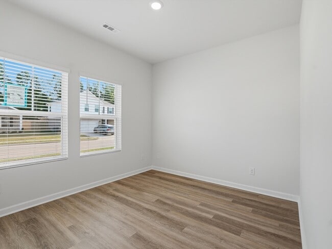 Building Photo - 6141 Feather Wy SE