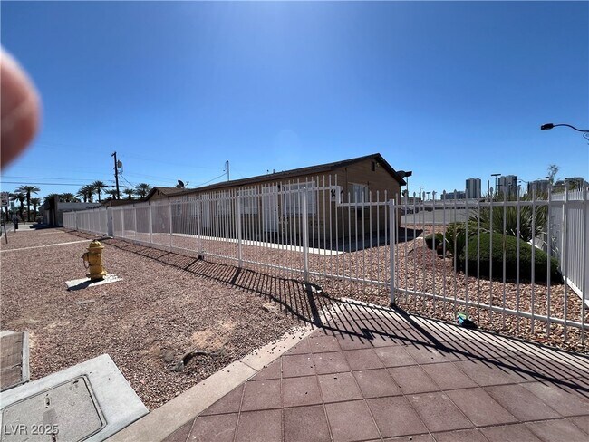 Building Photo - 1401 S Casino Center Blvd