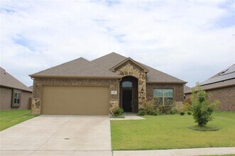 Building Photo - 688 Navasota Dr