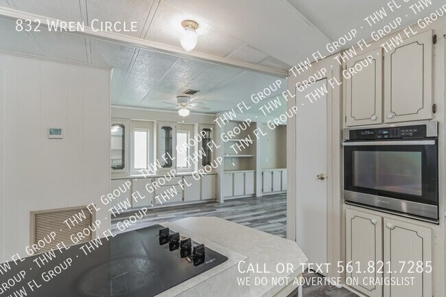 Building Photo - 832 Wren Cir