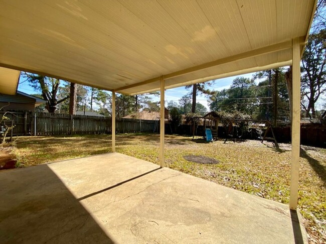 Building Photo - Beautiful 4 Bedroom 2 Bath 2 Story Home in...