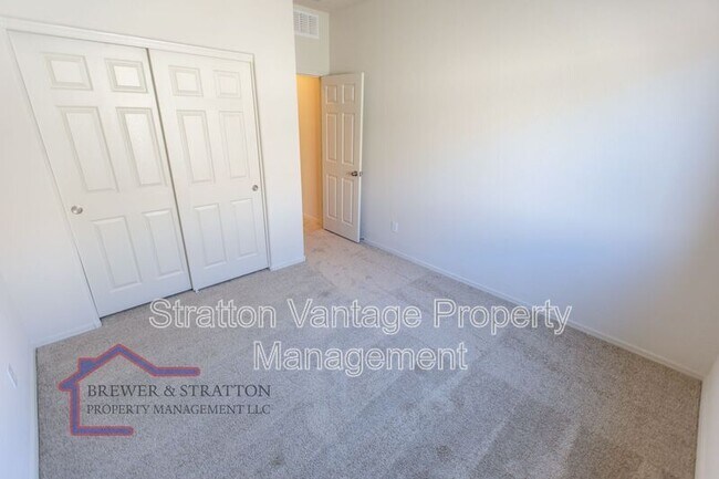 Building Photo - 18473 N Lakeside Dr