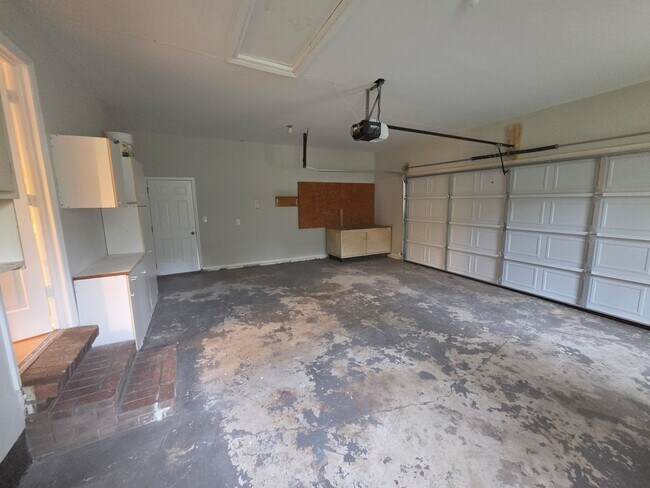 Building Photo - Charming 3BR/2BA Home in Woodbury!