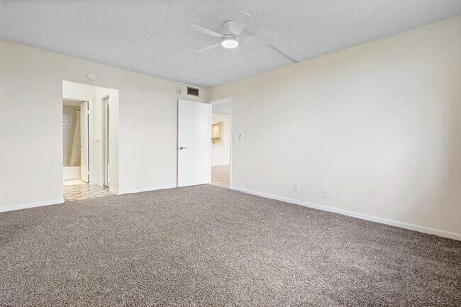 Building Photo - 2707 NE 14th Street Causeway