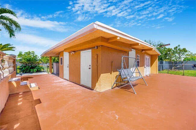 Building Photo - 26500 SW 167th Ave