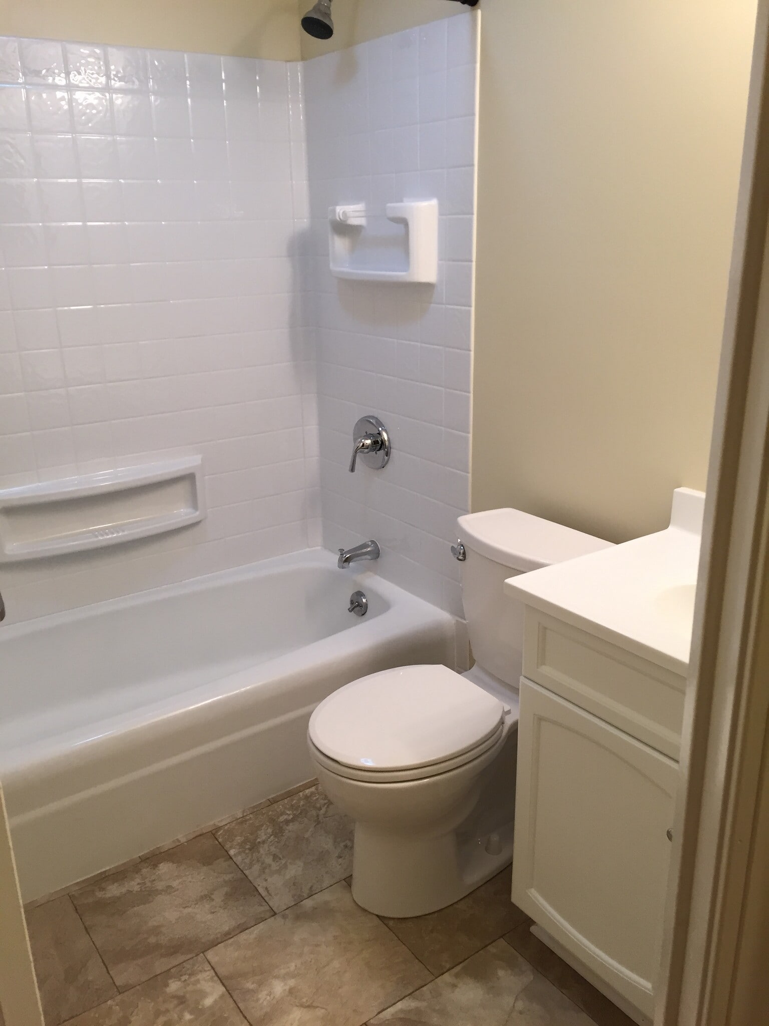 Building Photo - 429 E Broadway St