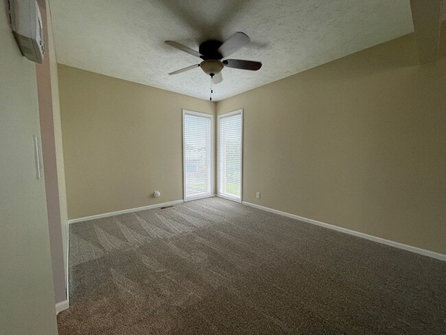 Building Photo - Home For Rent Bellevue!