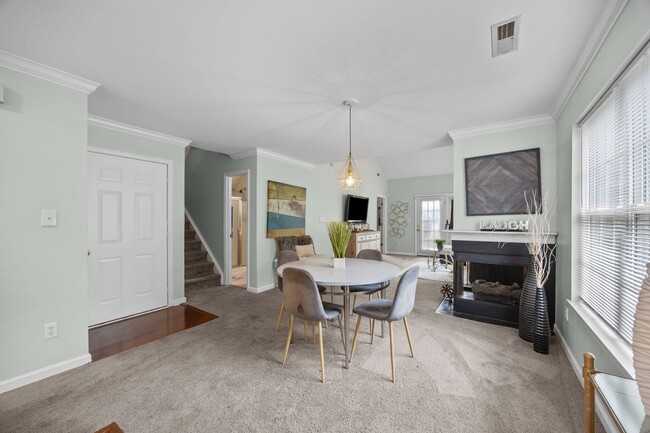 Building Photo - Stunning Townhome for Rent in Whitsett!