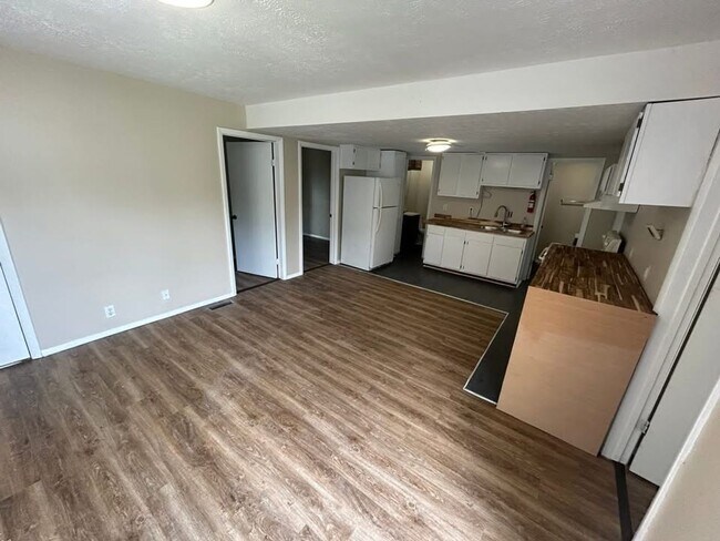 Primary Photo - $895 a month! 4-Bedroom Apartment Near Bal...