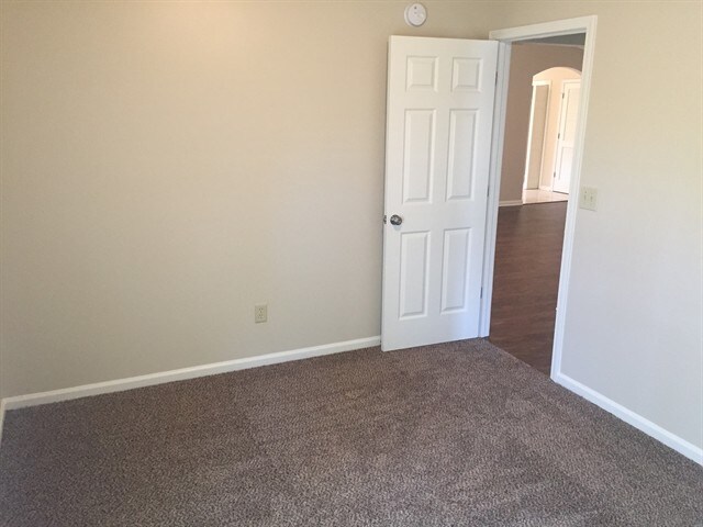Building Photo - 8216 Leafcrest Dr