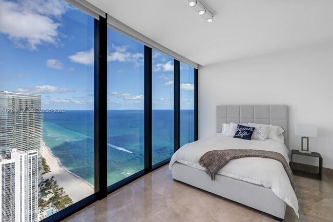 Building Photo - 18555 Collins Ave