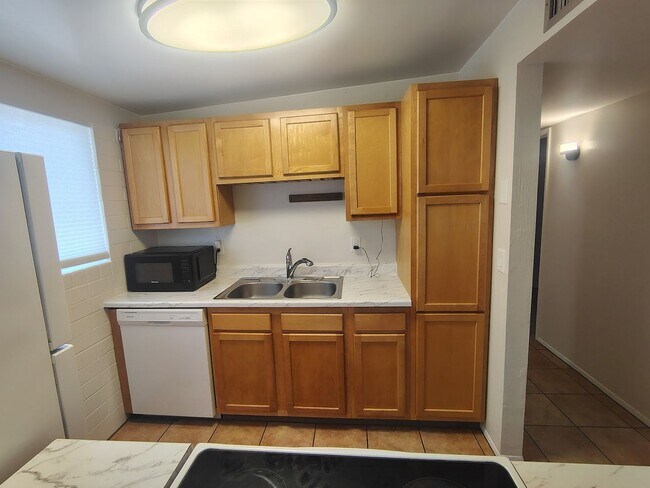 Building Photo - 4001 S Winter Palm Dr