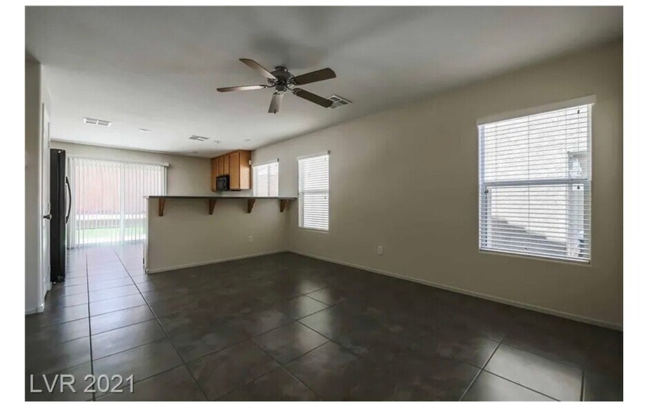 Building Photo - 469 Royal Bridge Dr