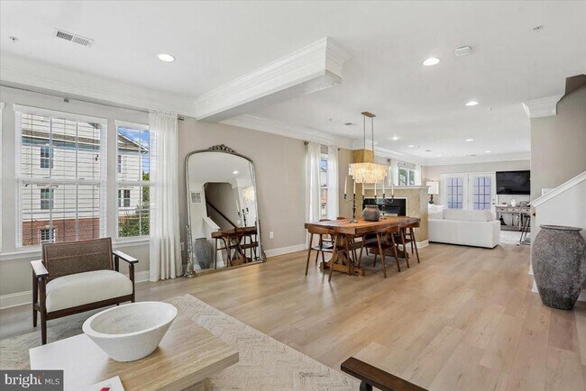 Building Photo - 402 Orchard Ridge Dr