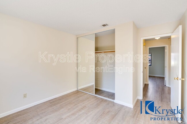 Building Photo - 343 Clydesdale Dr