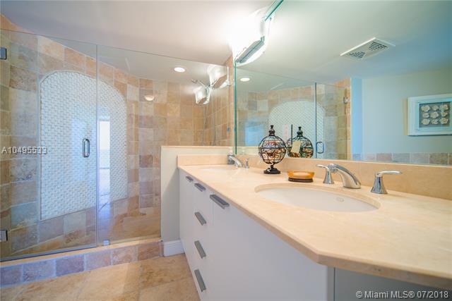 Building Photo - 16699 Collins Ave