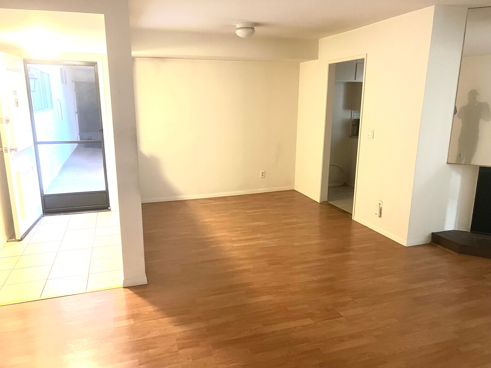 Building Photo - 15070 Victory Blvd