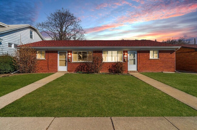 Building Photo - 1552 Hanover St