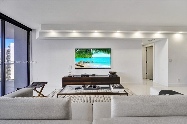 Building Photo - 20281 E Country Club Dr