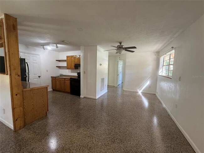 Building Photo - 1403 SE 1st St