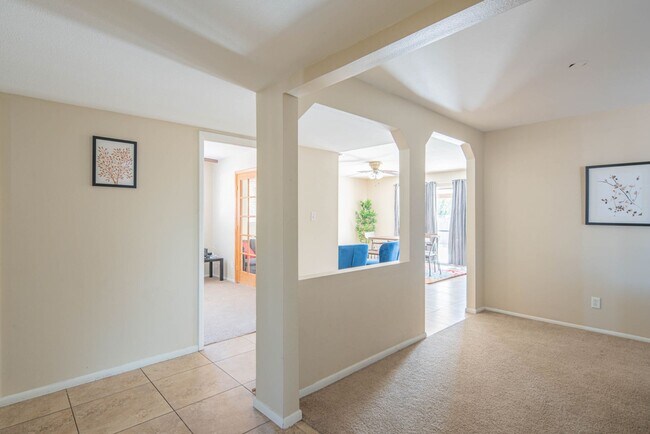 Building Photo - 1047 E Alameda Dr