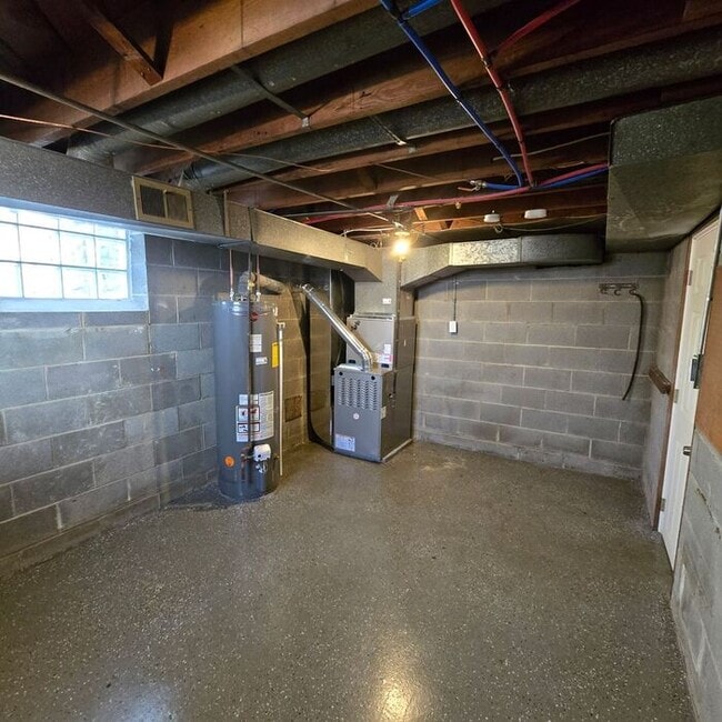 Building Photo - Charming 3-Bedroom Home / Pet-Friendly / A...
