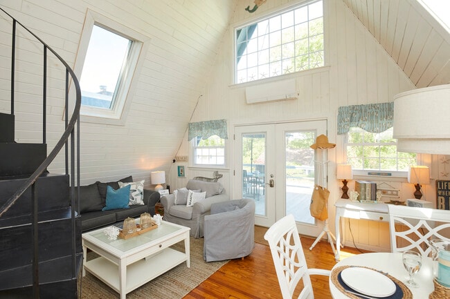 Building Photo - 68 S Edgewood Rd