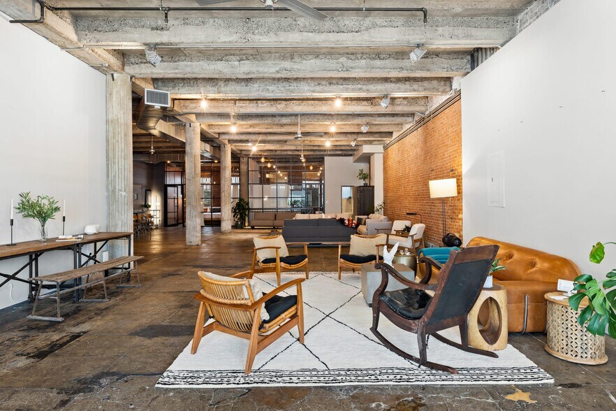 Building Photo - 487 Greenwich St