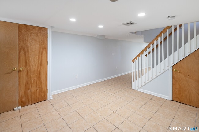 Building Photo - 37 Gaymoor Dr