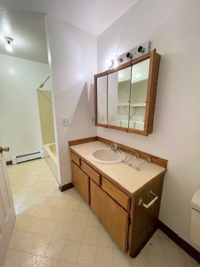 Building Photo - RARE FIND! Spacious and bright three bedro...