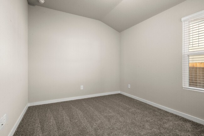 Building Photo - 16529 Breezy Knl Ct