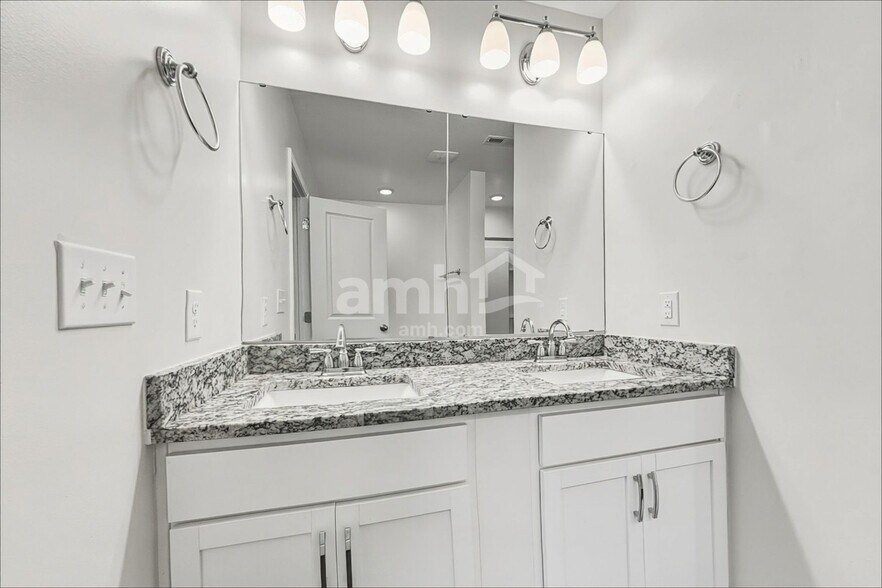 Building Photo - 4853 Billingsgate Ln