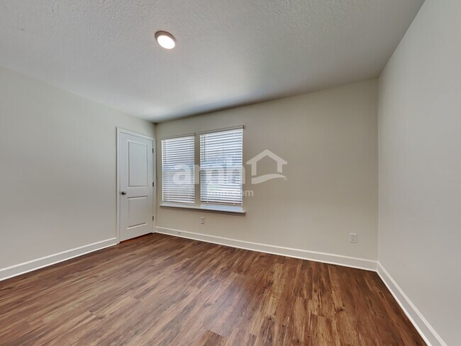 Building Photo - 1019 Tan Tara Trl