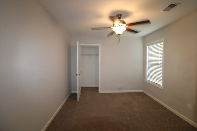 Building Photo - 581 Brushwood Dr