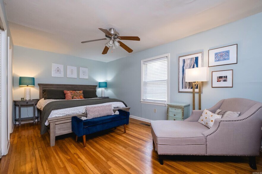 Building Photo - 2100 Durwood Rd