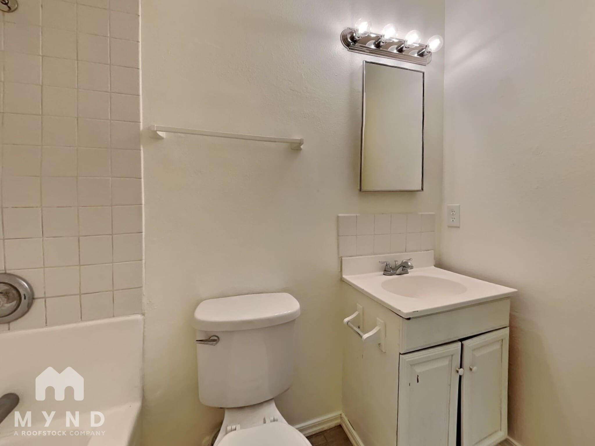 Building Photo - 5643 W Golden Ln