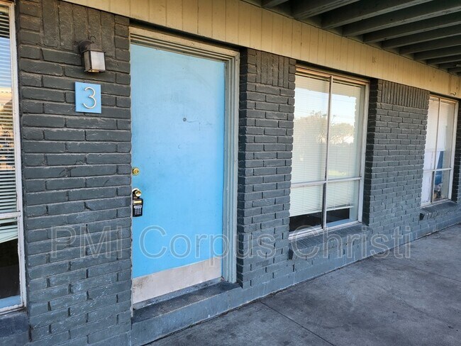 Building Photo - 3249 S Staples St