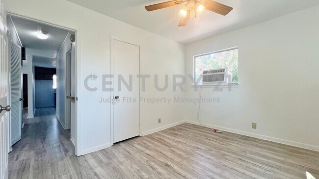 Building Photo - 5429 Farnsworth Ave