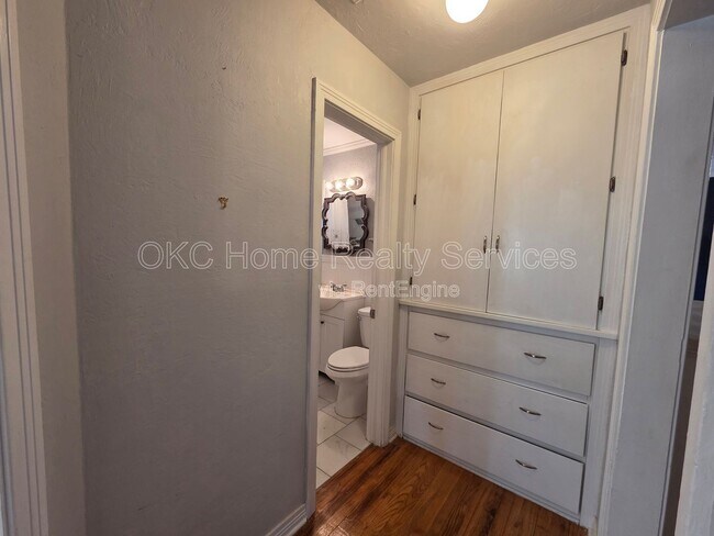 Building Photo - 3832 NW 17th St