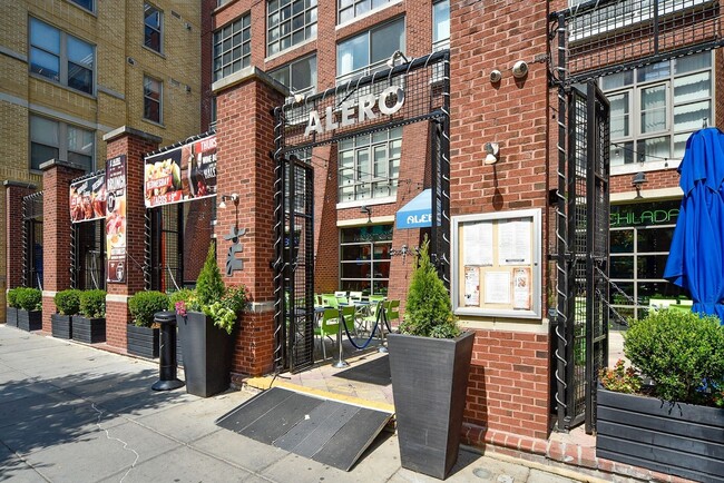 Building Photo - 2 bedroom 2 bath condo in Adams Morgan