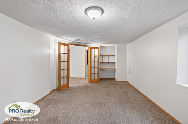 Building Photo - 3 Bedroom Home in Shakopee