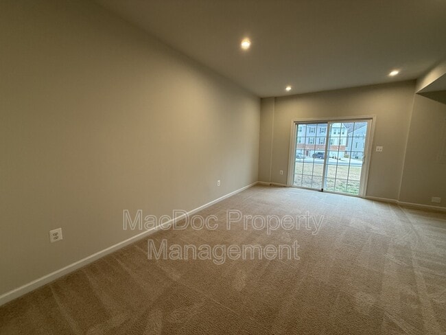 Building Photo - 505 Rolling Valley Dr