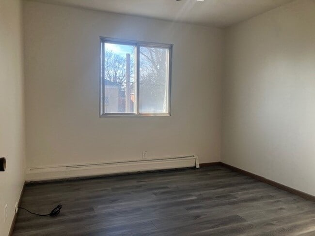 Building Photo - 112 S Wisconsin St