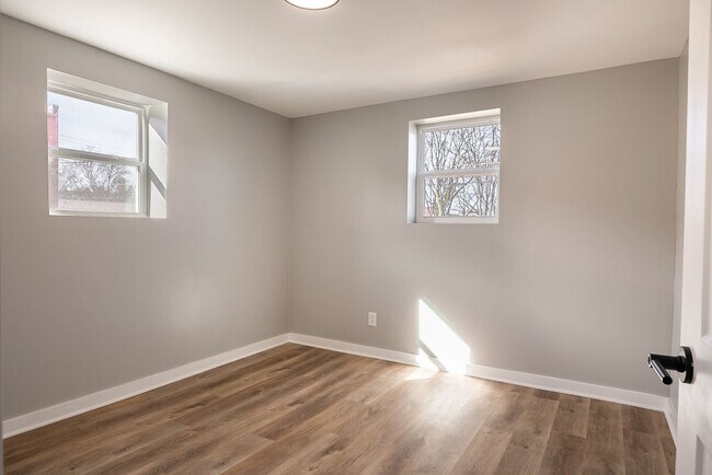 Building Photo - 650 4th St NE